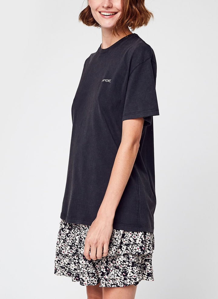 Popincourt Amore Carbon Washed T-shit made from natural cotton