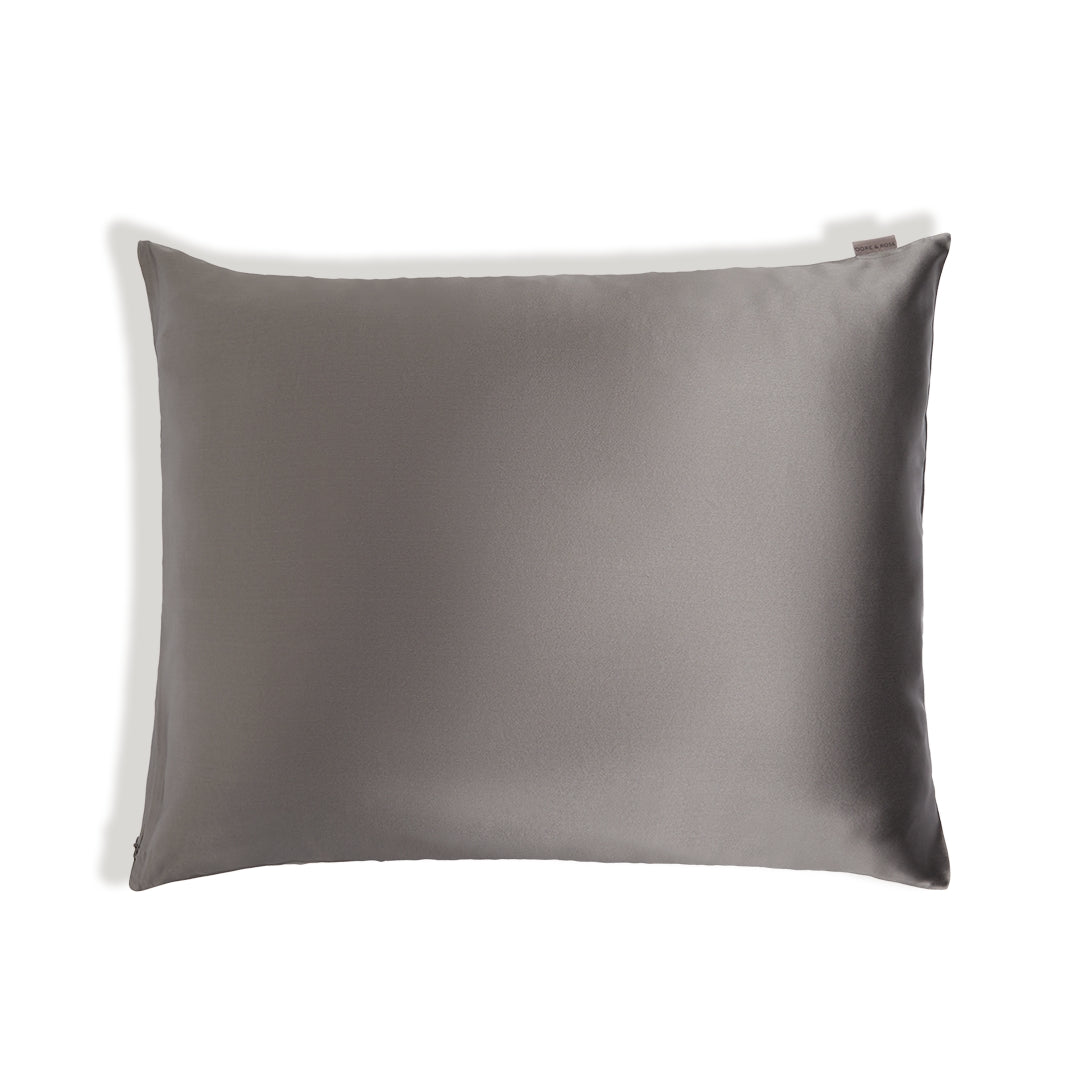 Deep Sleep Mask from natural Silk in the colour champagne colour