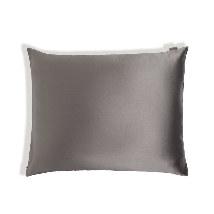 Deep Sleep Mask from natural Silk in the colour champagne colour