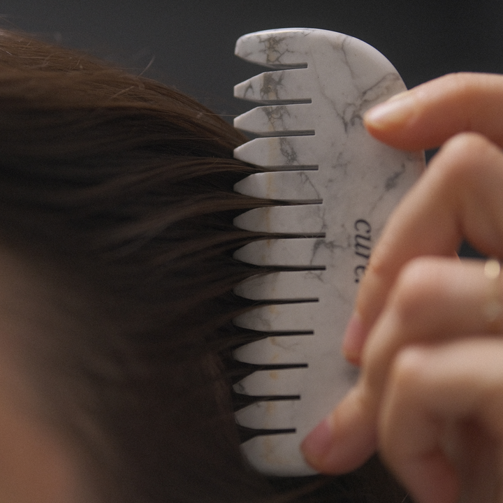 Pieptăne din piatră naturală Howlite Scalp Comb Gua Sha