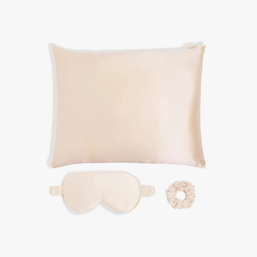 Deep Sleep Mask from natural Silk in the colour champagne colour