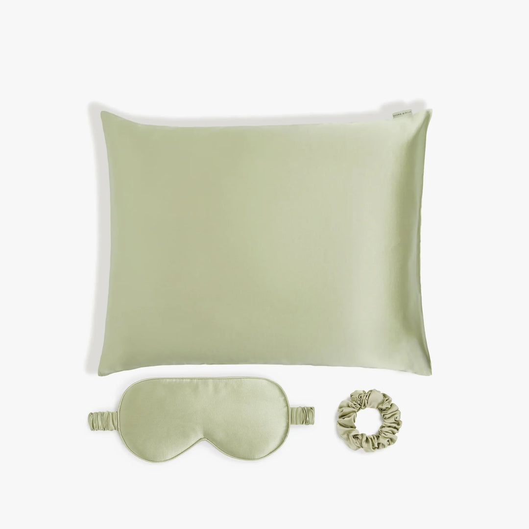 Deep Sleep Mask from natural Silk in the colour champagne colour