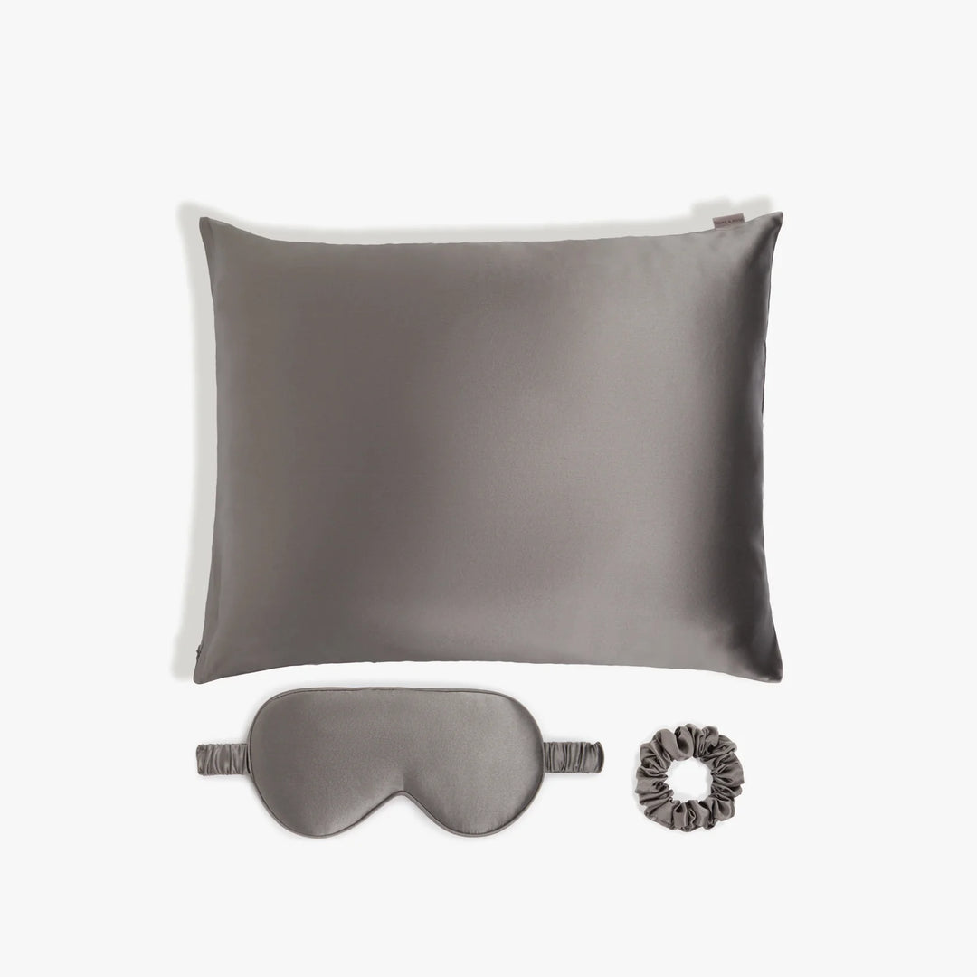 Deep Sleep Mask from natural Silk in the colour champagne colour