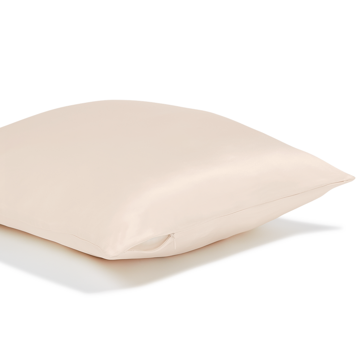 Skin Recovering Pillowcase from natural Silk in the colour champagne