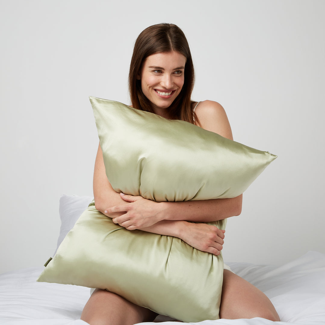 Skin Recovering Pillowcase from natural Silk in the colour olive green