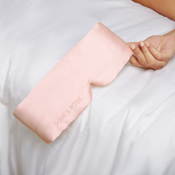 Deep Sleep Mask from natural Silk in the colour light pink
